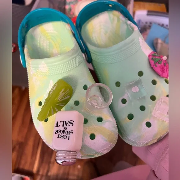 Jimmy Buffet Margaritaville Crocs - Picture 2 of 3